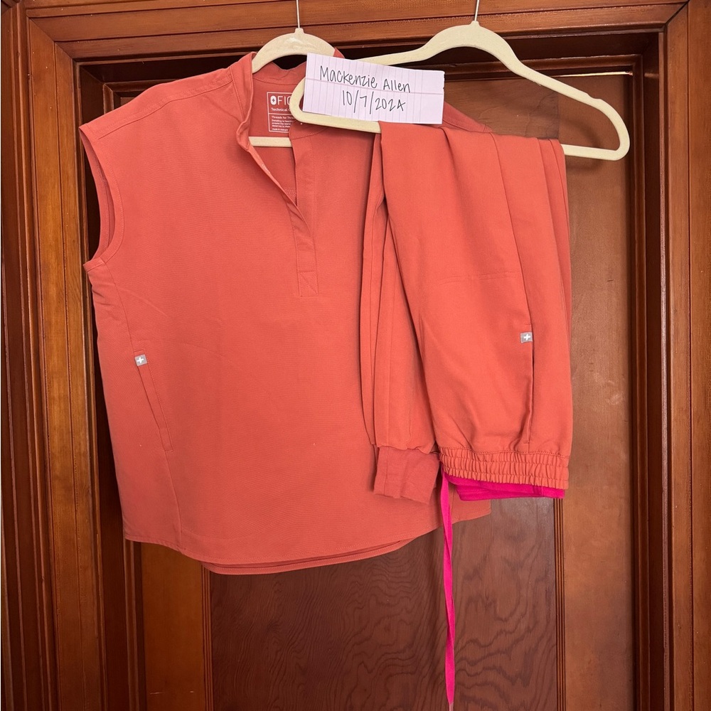 Figs terracotta scrubs set
